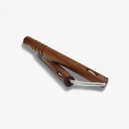 nunchaku madera con piola.jpg